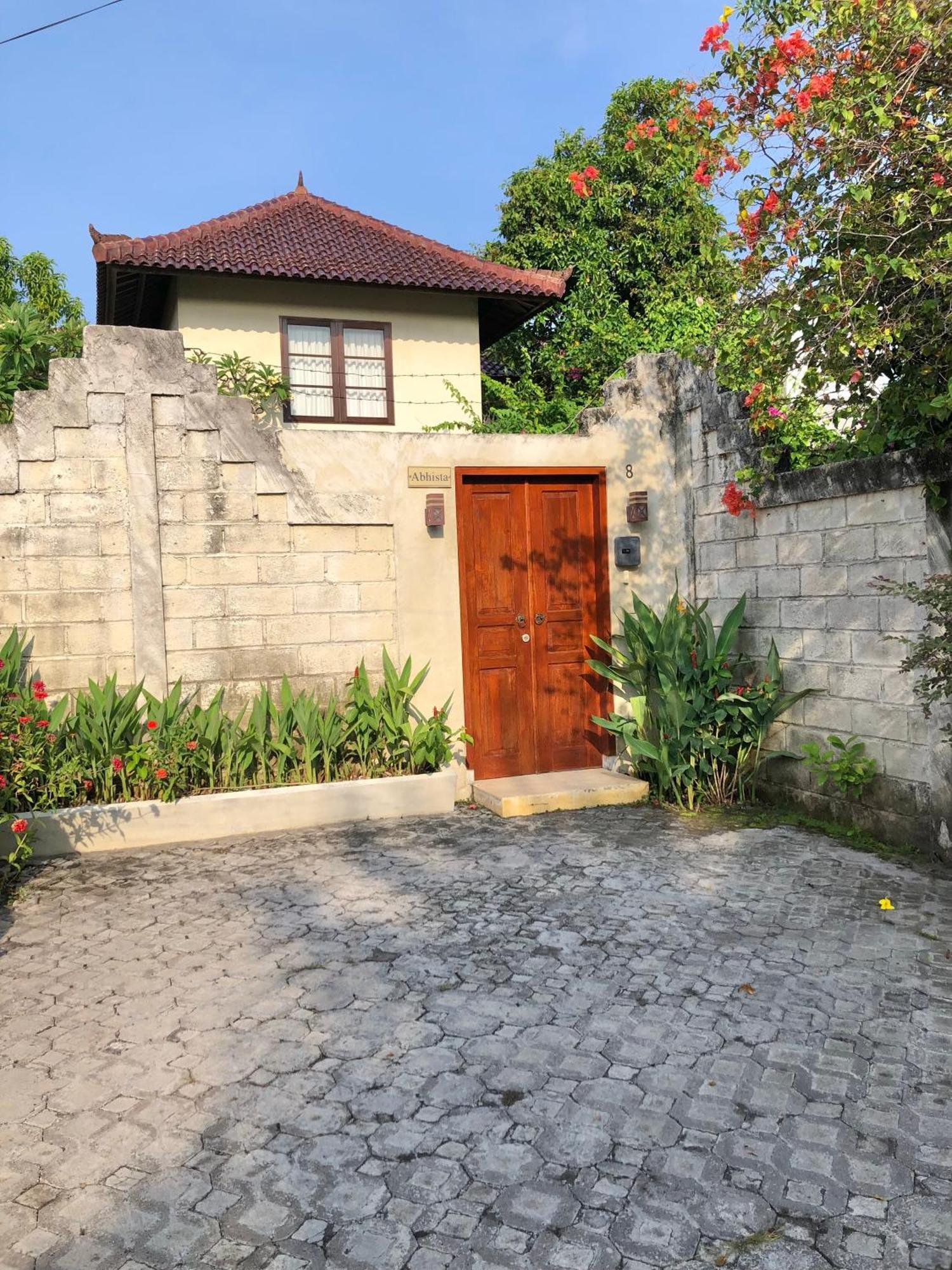 Villa Abhista Seminyak Exterior photo